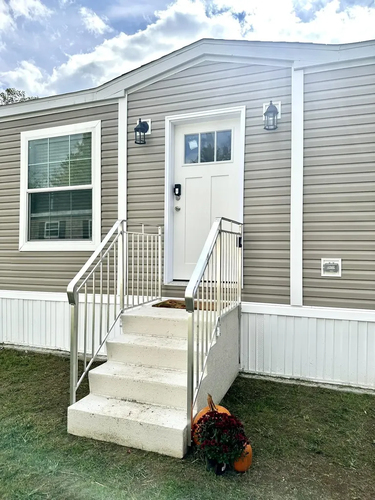 9 Nut Hatch Lane Keene NH 03431