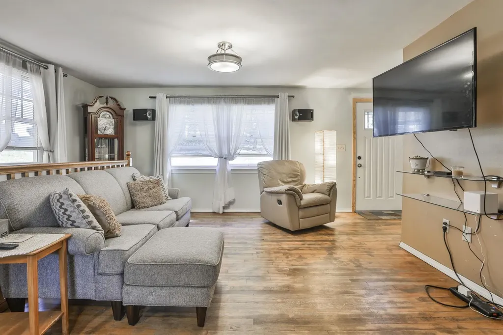 10 Pilgrim Avenue Merrimack NH 03054
