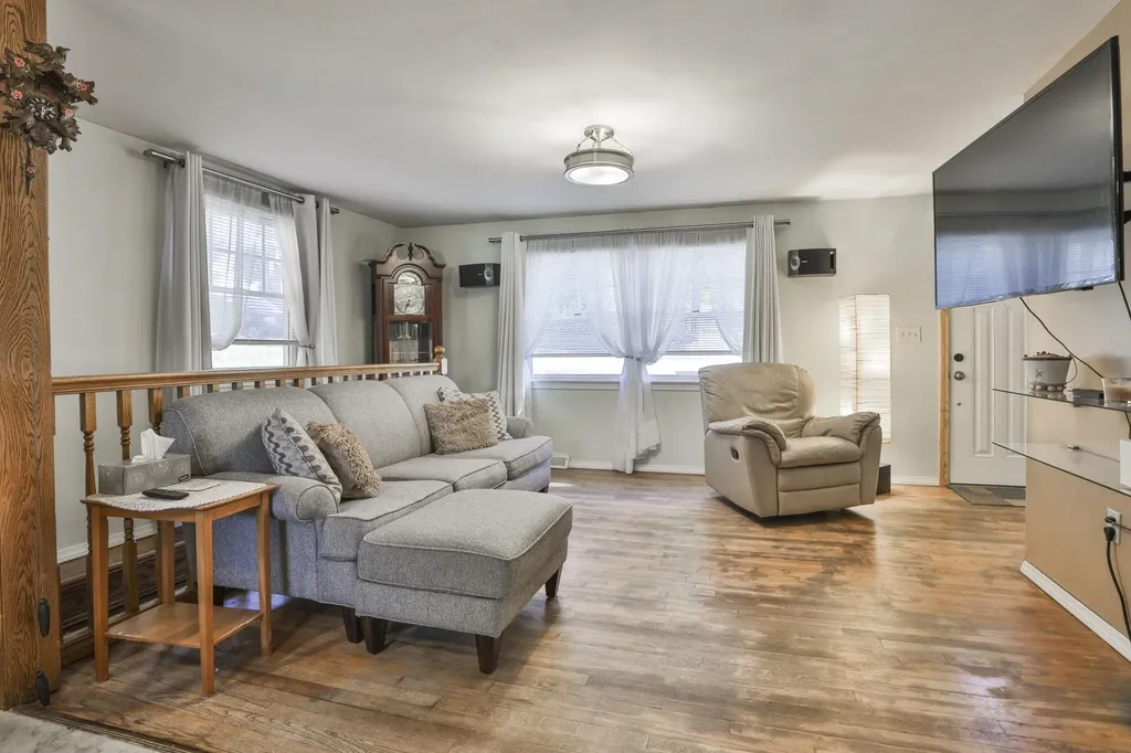 10 Pilgrim Avenue Merrimack NH 03054