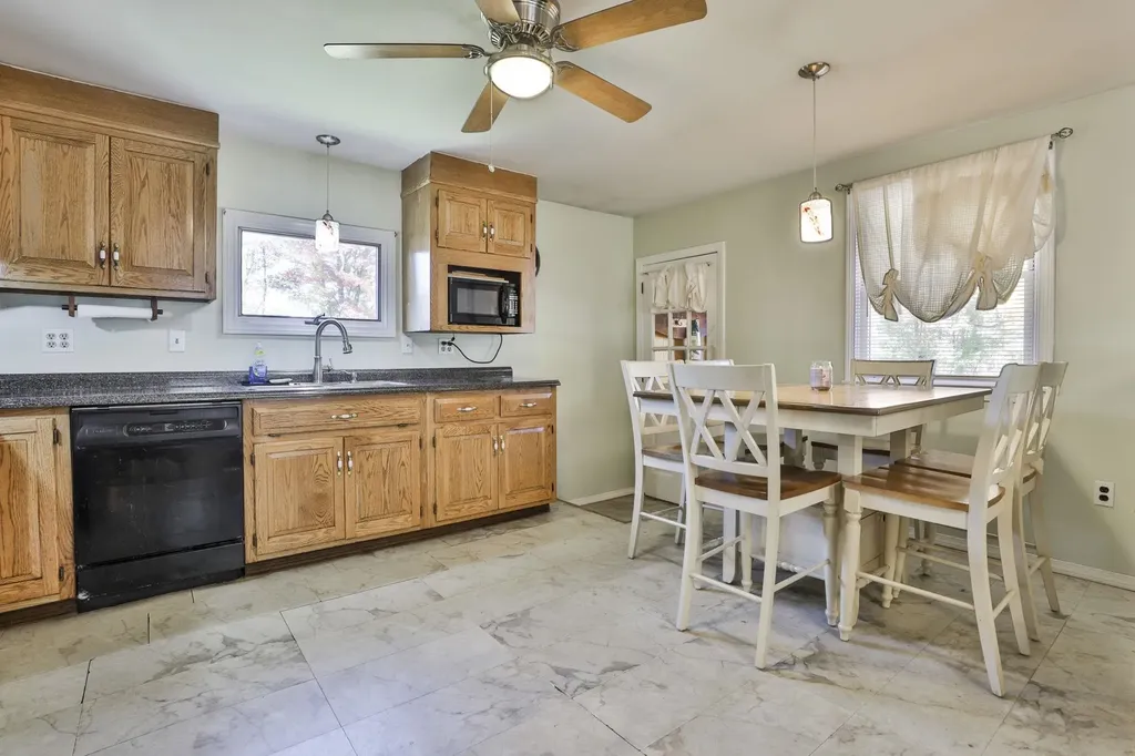 10 Pilgrim Avenue Merrimack NH 03054