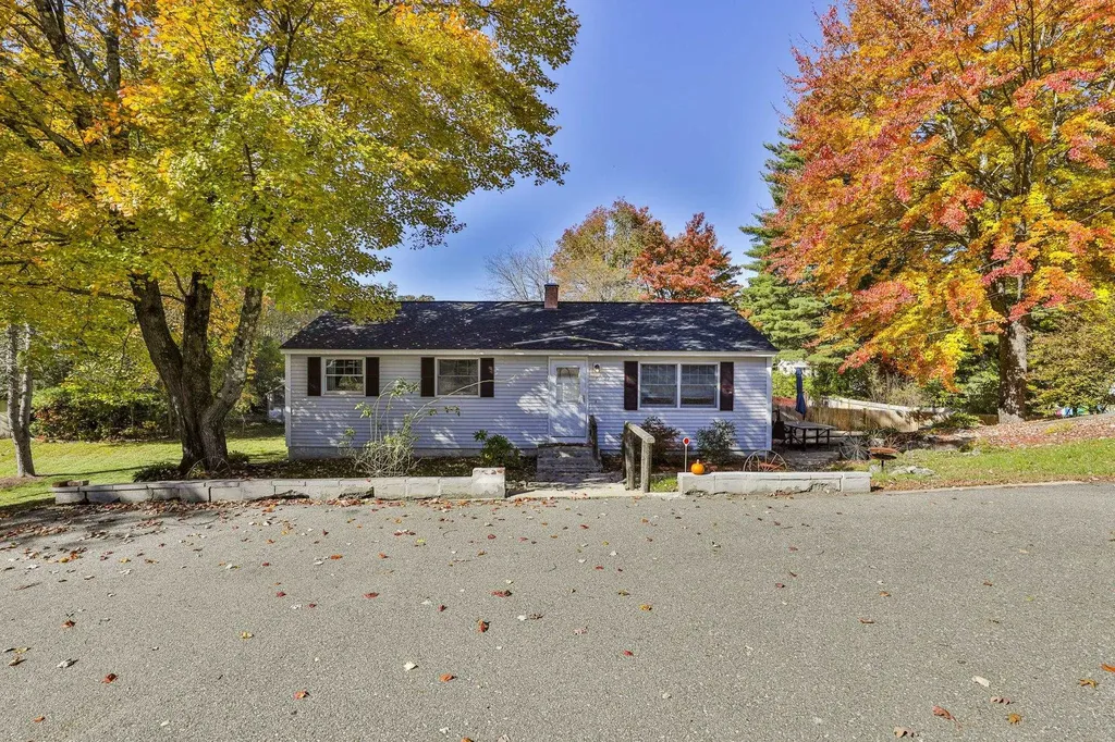 10 Pilgrim Avenue Merrimack NH 03054