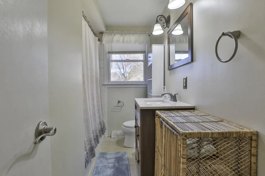10 Pilgrim Avenue Merrimack NH 03054