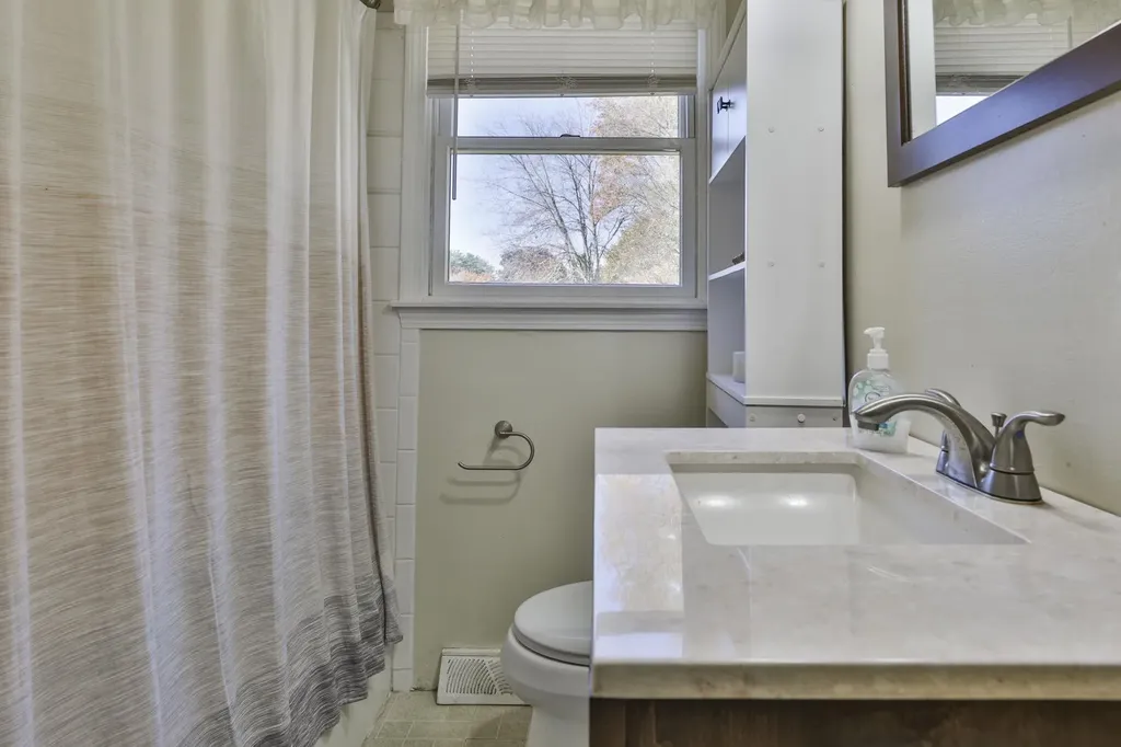 10 Pilgrim Avenue Merrimack NH 03054