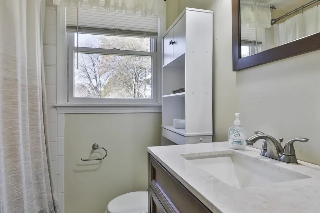10 Pilgrim Avenue Merrimack NH 03054