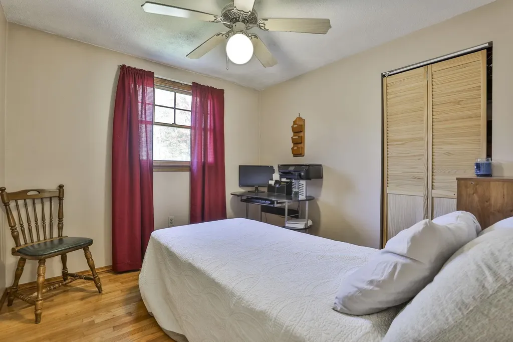 10 Pilgrim Avenue Merrimack NH 03054