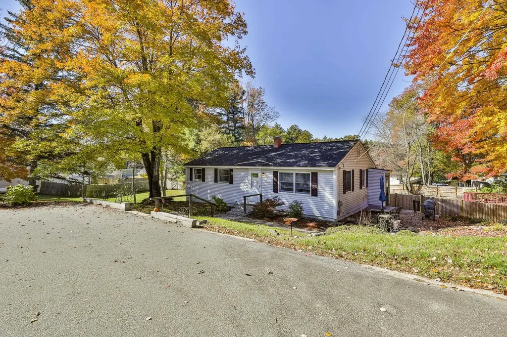10 Pilgrim Avenue Merrimack NH 03054