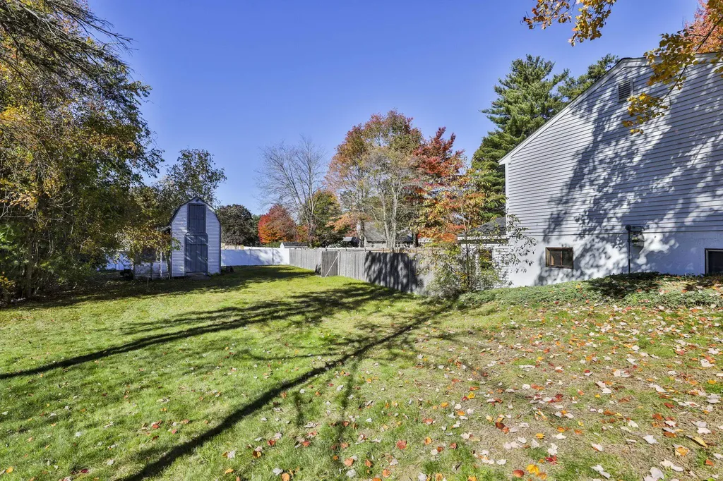 10 Pilgrim Avenue Merrimack NH 03054