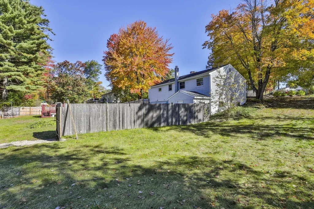 10 Pilgrim Avenue Merrimack NH 03054