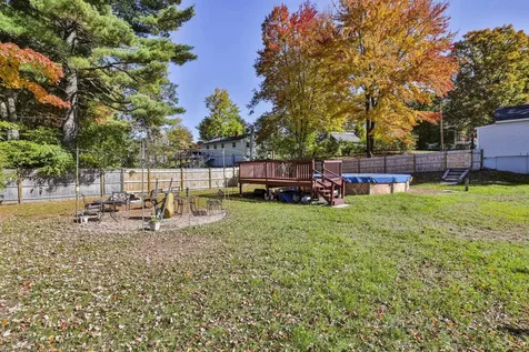 10 Pilgrim Avenue Merrimack NH 03054