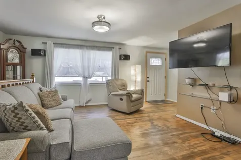 10 Pilgrim Avenue Merrimack NH 03054