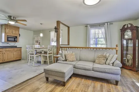10 Pilgrim Avenue Merrimack NH 03054