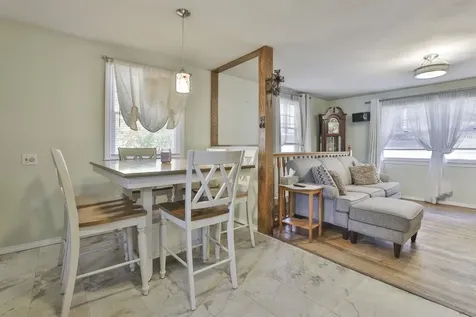 10 Pilgrim Avenue Merrimack NH 03054