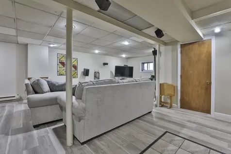 10 Pilgrim Avenue Merrimack NH 03054