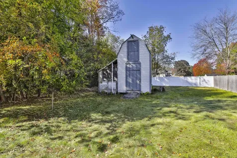 10 Pilgrim Avenue Merrimack NH 03054