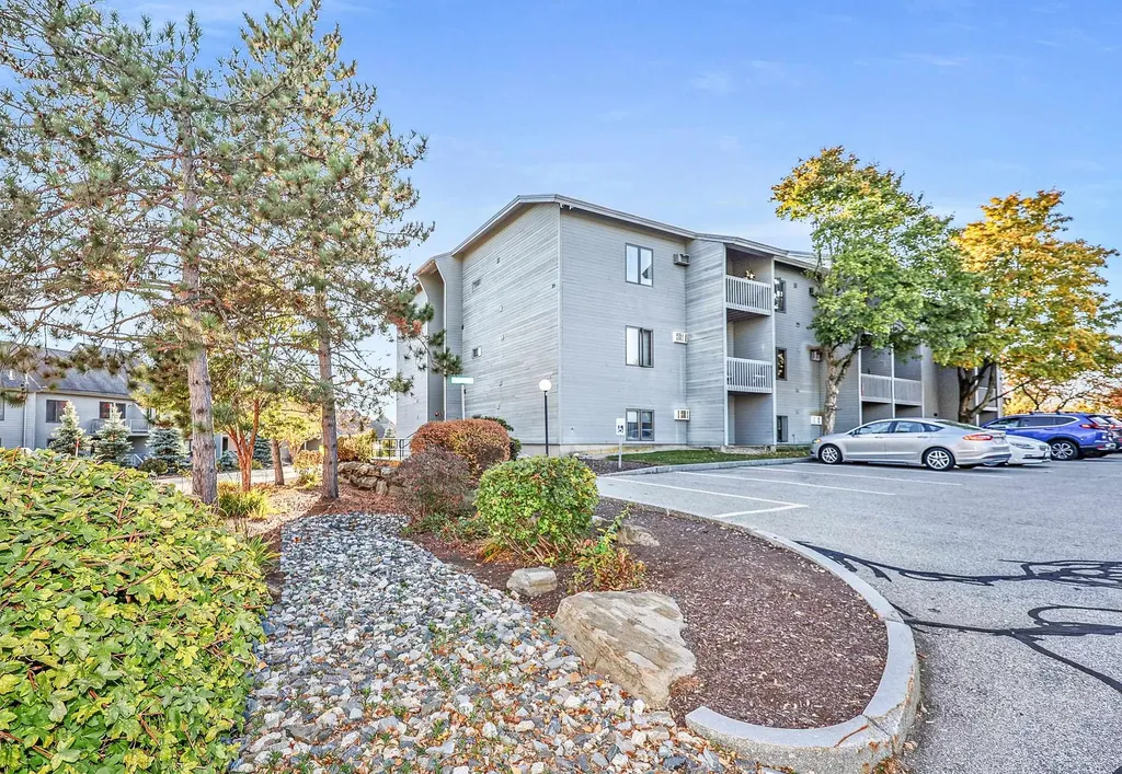 5 Tsienneto Road Derry NH 03038