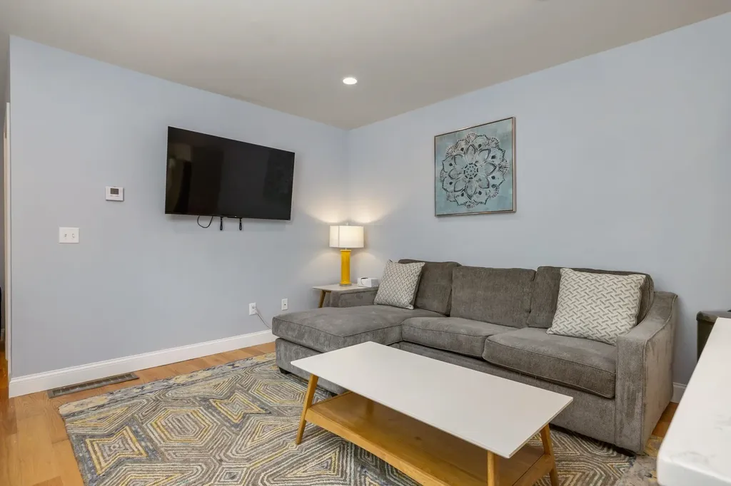 5 Pleasant Street Kittery ME 03904