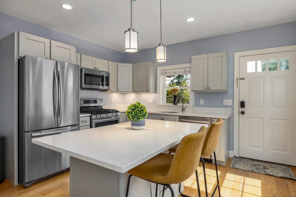 5 Pleasant Street Kittery ME 03904