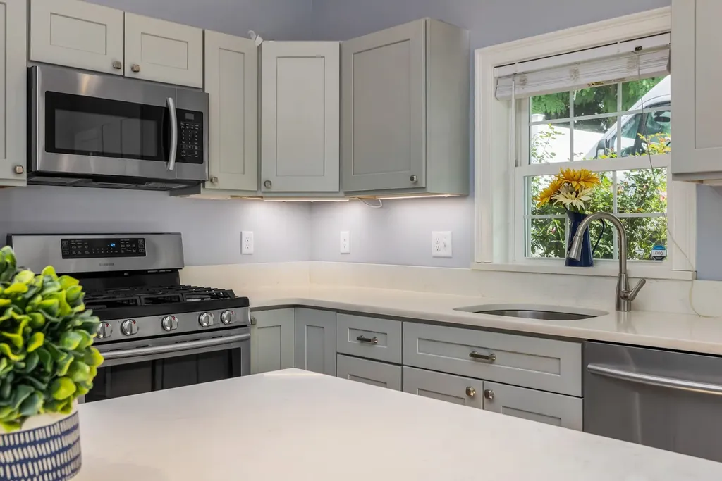 5 Pleasant Street Kittery ME 03904