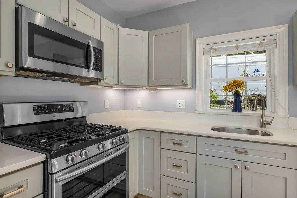 5 Pleasant Street Kittery ME 03904