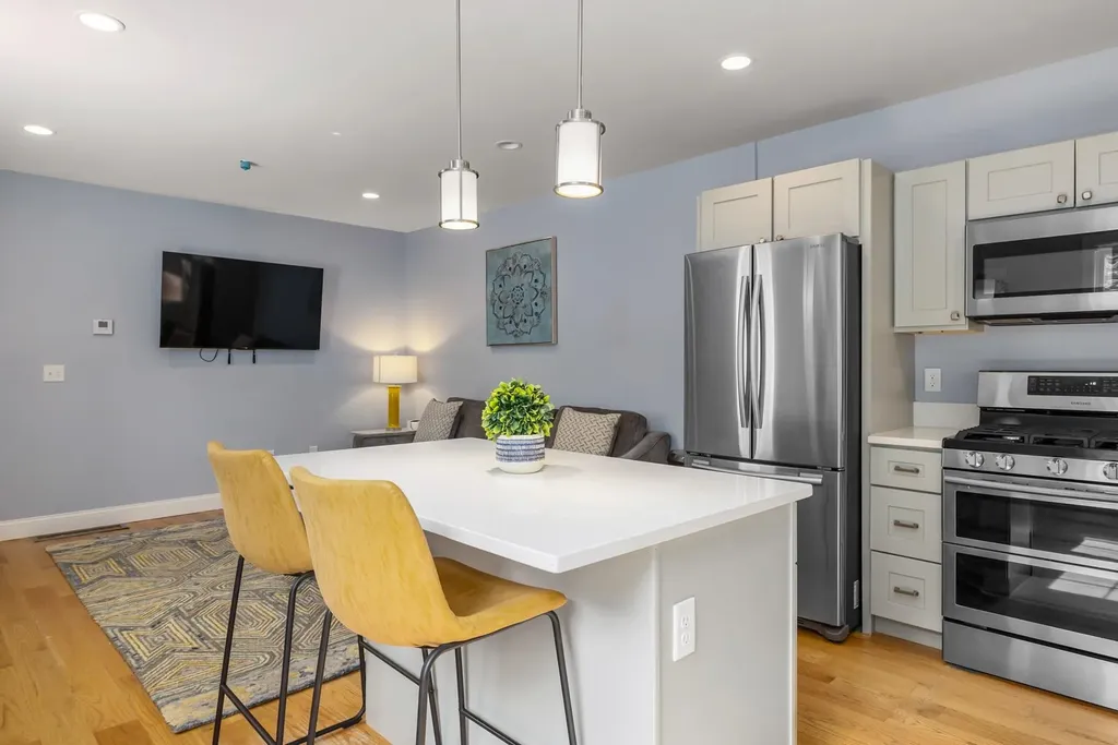 5 Pleasant Street Kittery ME 03904