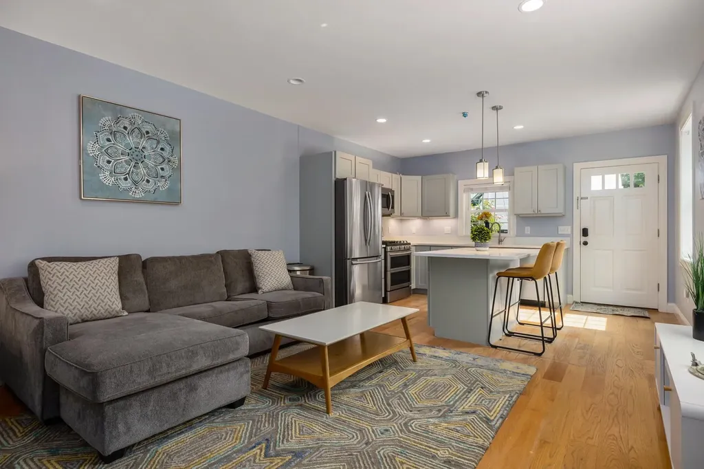 5 Pleasant Street Kittery ME 03904