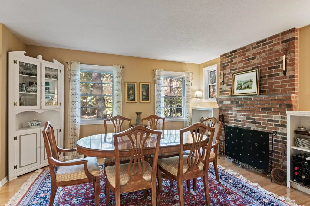 423 Oak Circle Colchester VT 05446