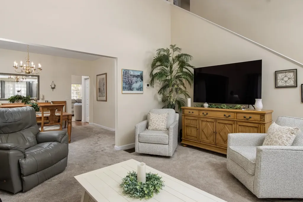 96 Westchester Way Manchester NH 03104