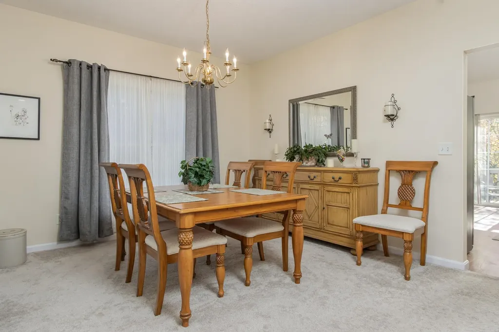 96 Westchester Way Manchester NH 03104