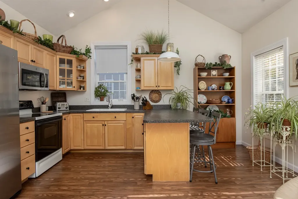 96 Westchester Way Manchester NH 03104