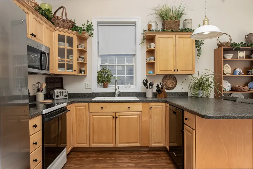 96 Westchester Way Manchester NH 03104