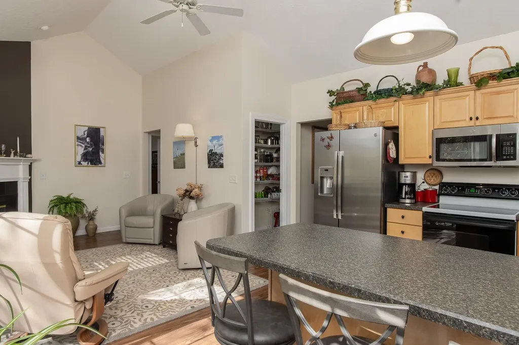 96 Westchester Way Manchester NH 03104