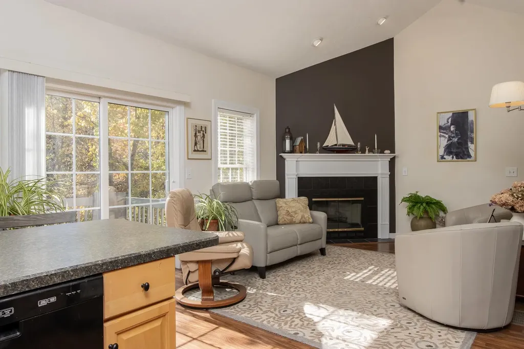 96 Westchester Way Manchester NH 03104