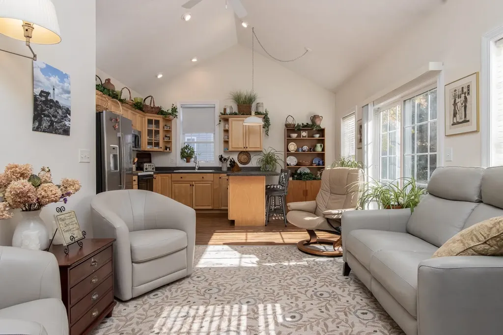 96 Westchester Way Manchester NH 03104