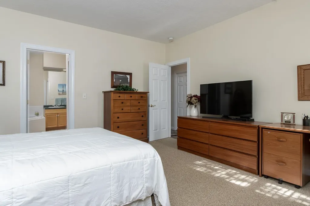 96 Westchester Way Manchester NH 03104