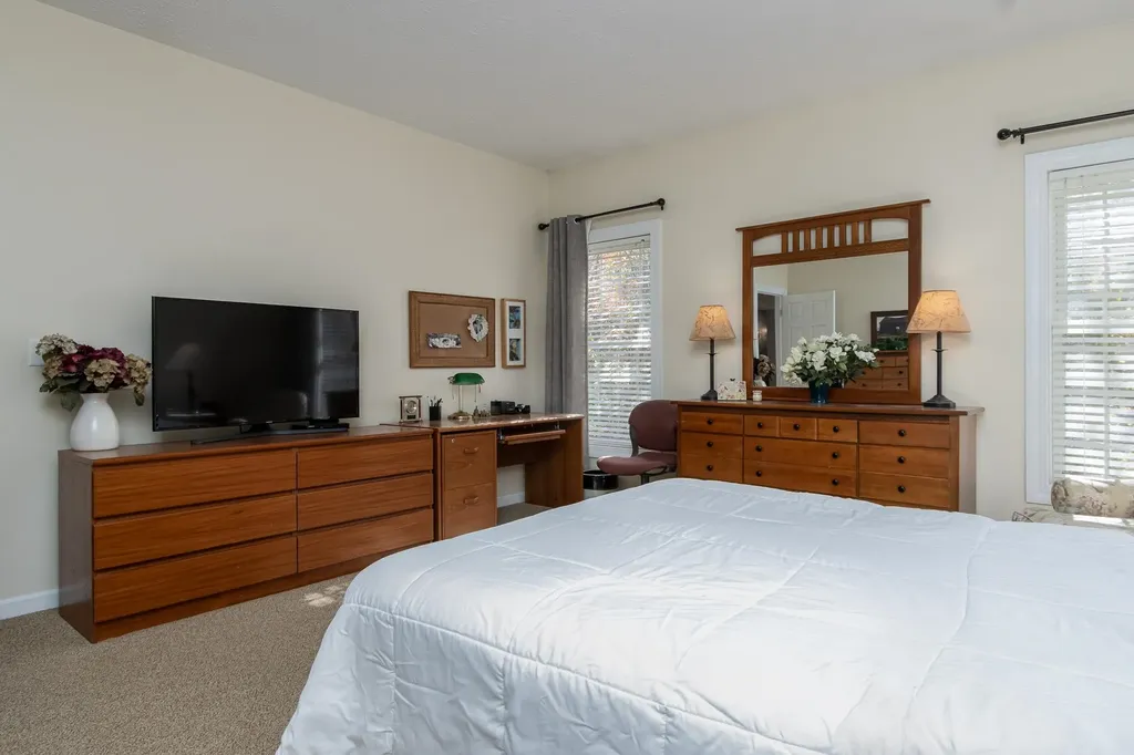 96 Westchester Way Manchester NH 03104