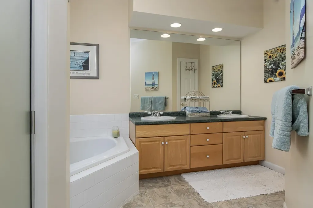 96 Westchester Way Manchester NH 03104