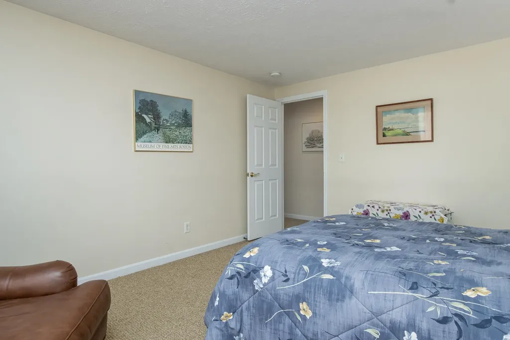 96 Westchester Way Manchester NH 03104