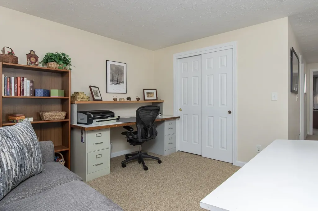 96 Westchester Way Manchester NH 03104