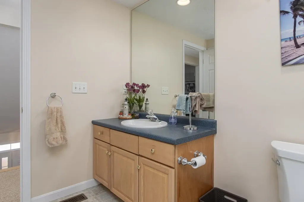 96 Westchester Way Manchester NH 03104