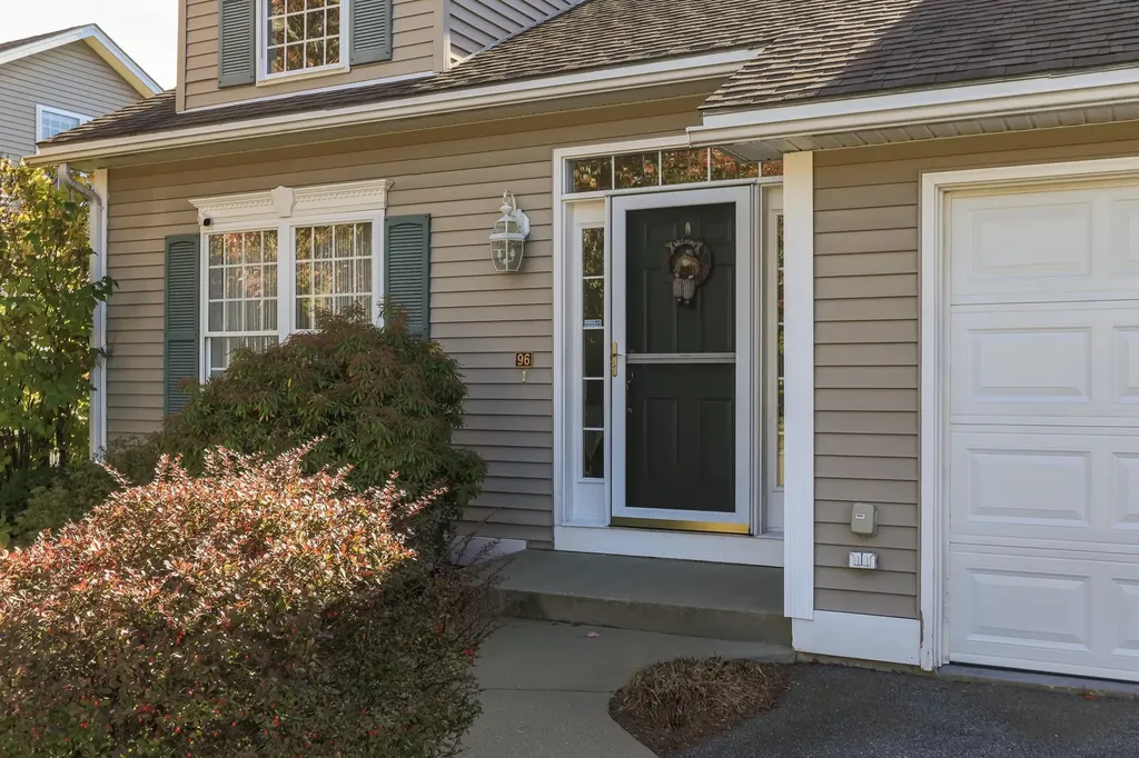 96 Westchester Way Manchester NH 03104