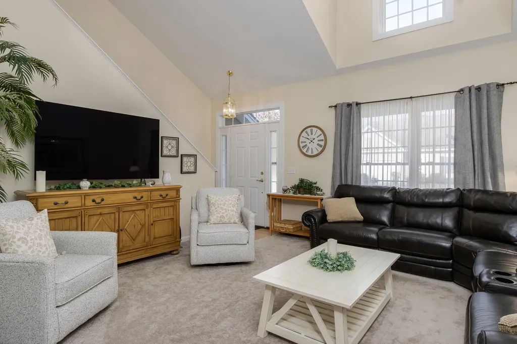 96 Westchester Way Manchester NH 03104