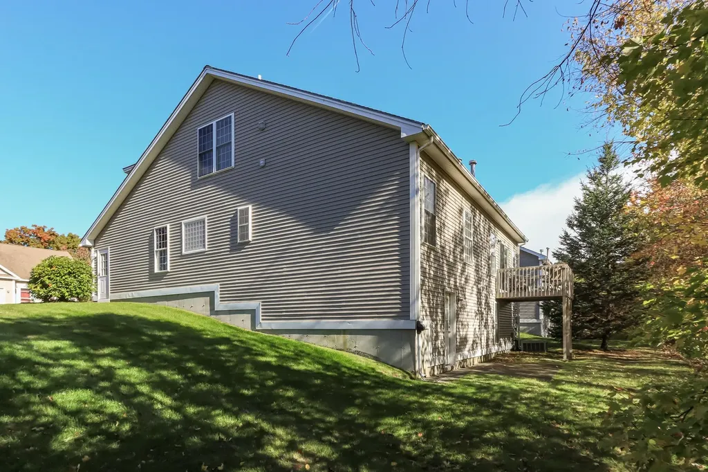 96 Westchester Way Manchester NH 03104