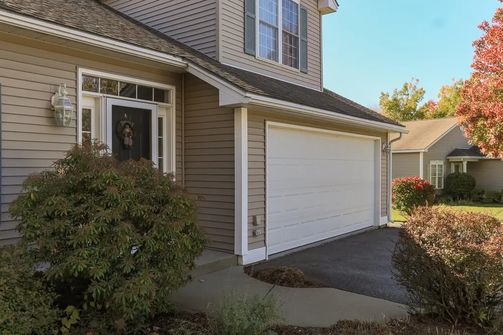 96 Westchester Way Manchester NH 03104