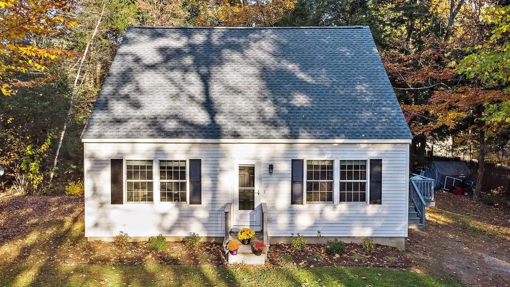 130 New Hampshire Drive Webster NH 03303