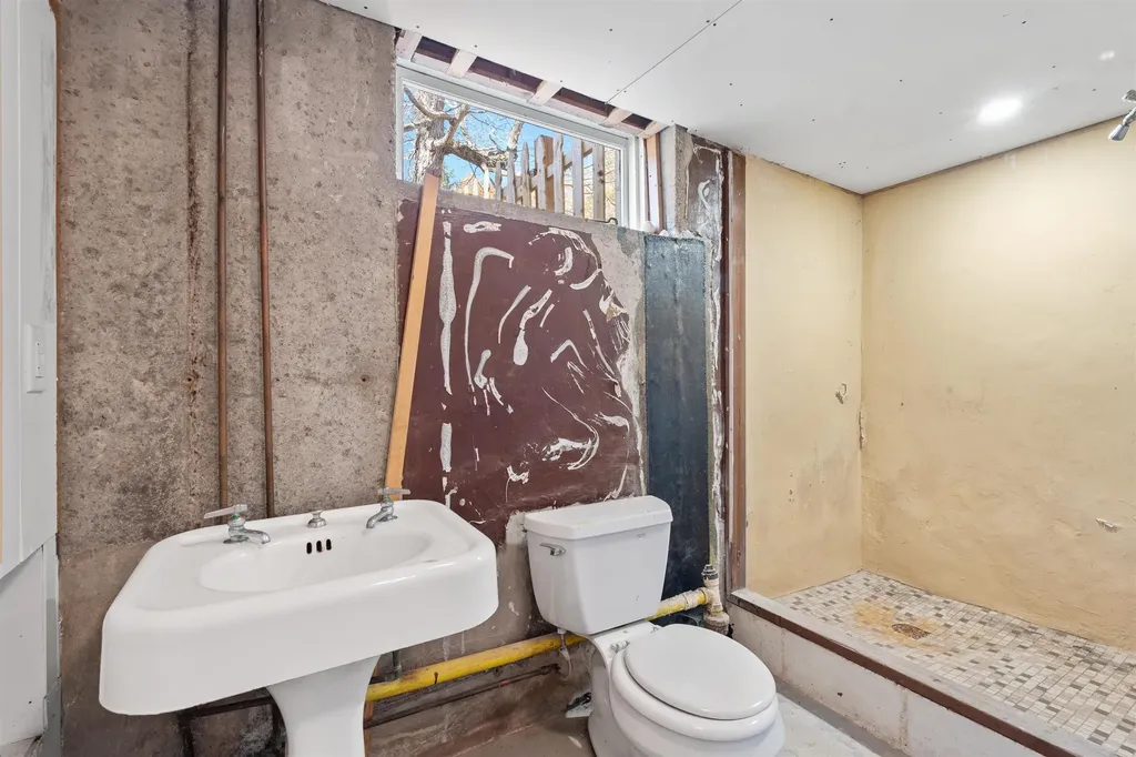 433 Deer Meadow Road Webster NH 03303