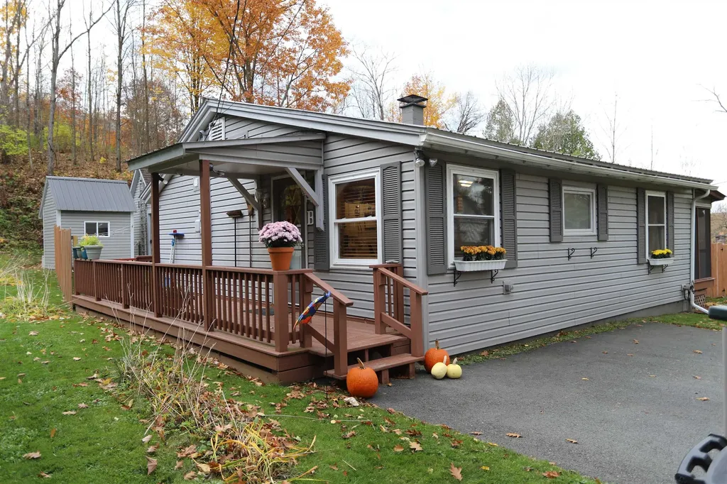 74 Hinman Street Newport City VT 05855