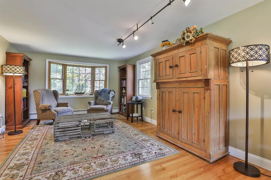 15 Coleridge Road Nashua NH 03062
