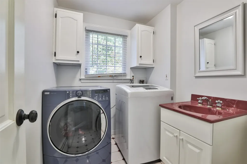 15 Coleridge Road Nashua NH 03062