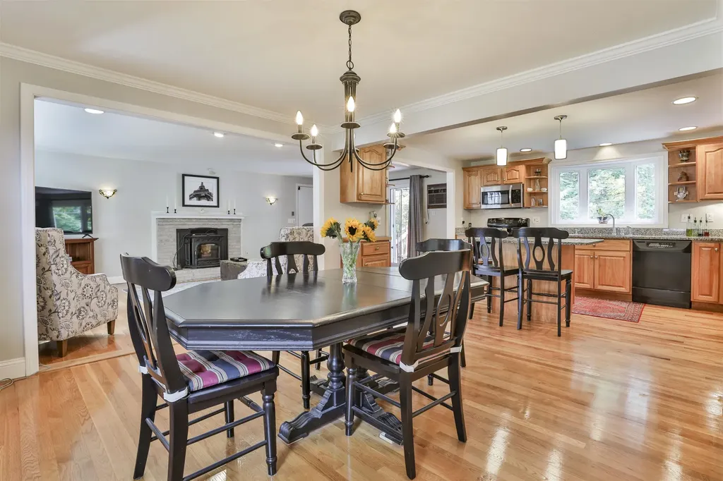 15 Coleridge Road Nashua NH 03062