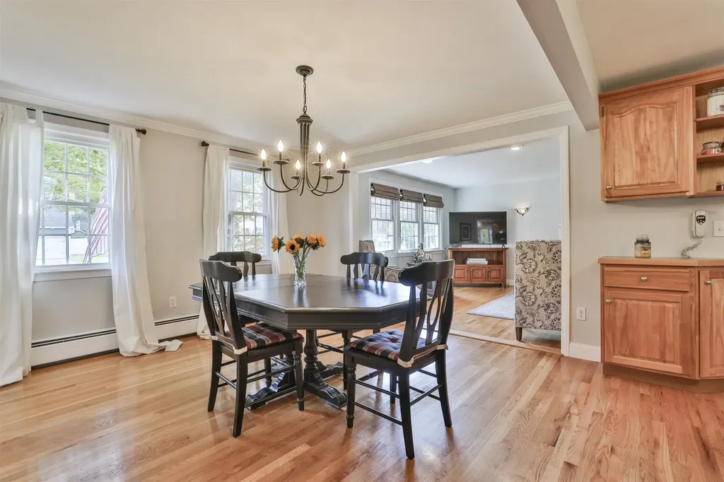 15 Coleridge Road Nashua NH 03062